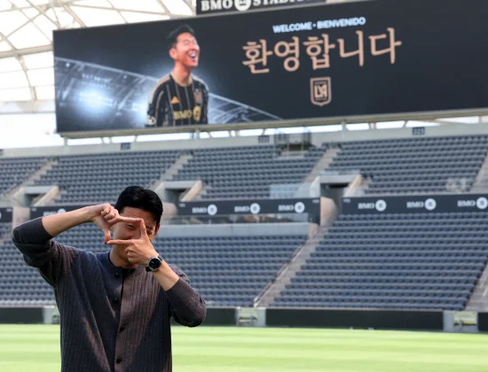 LA FC 로고와 손흥민의 액션 포즈가 합성된 그래픽